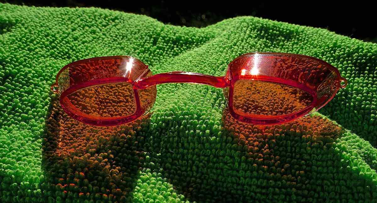 Les lunettes de protection que l'exploitant doit fournir. Photo : SarahSV / CC BY 4.0 via Wikimedia Commons